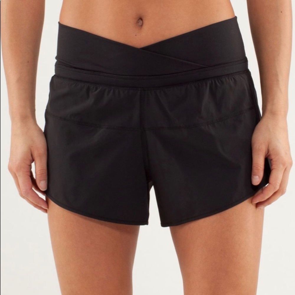 Lululemon Run: Pace criss cross waist shorts size 4